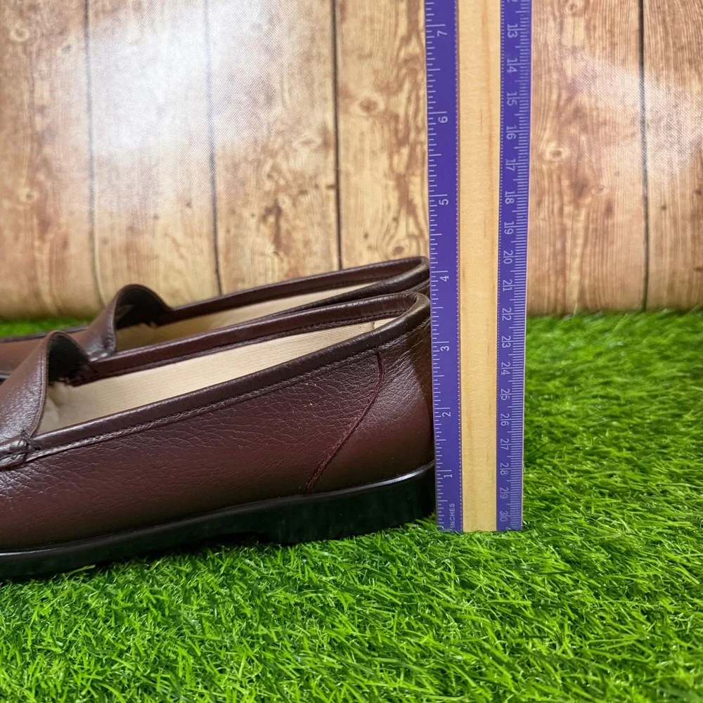 SAS Siesta Loafers Womens Size 9 Medium Burgundy Leather Comfort Slip On
